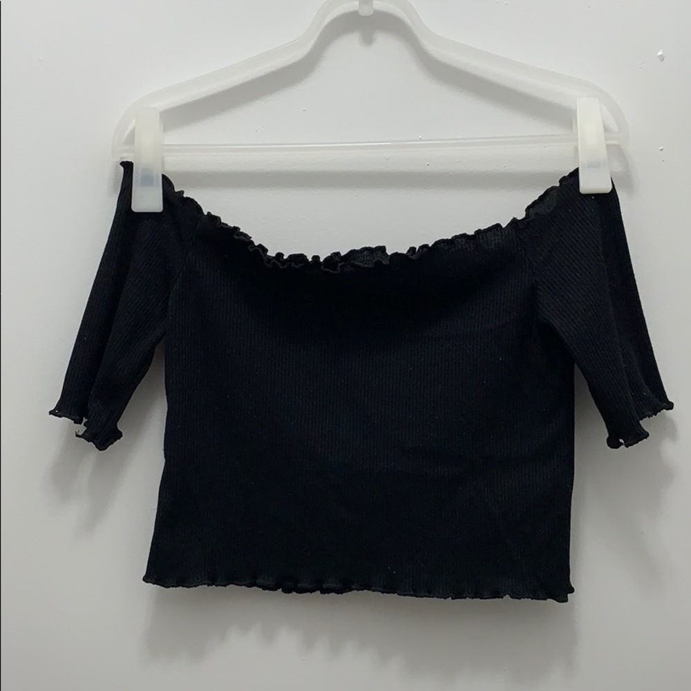 Off the shoulder crop